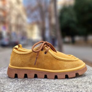 Удобни дамски лоуфъри за широк крак - естествен велур (горчица)