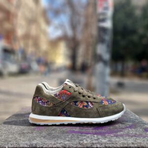 Дамски олекотени маратонки от естествен велур и текстил с цветен принт и EVA ходило