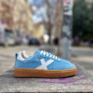 Дамски светлосини кецове от естествен велур с бял акцент и шито каучуково ходило