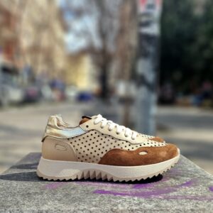 Дамски летни обувки от естествена кожа и велур с голяма лазерна перфорация и омекотена стелка