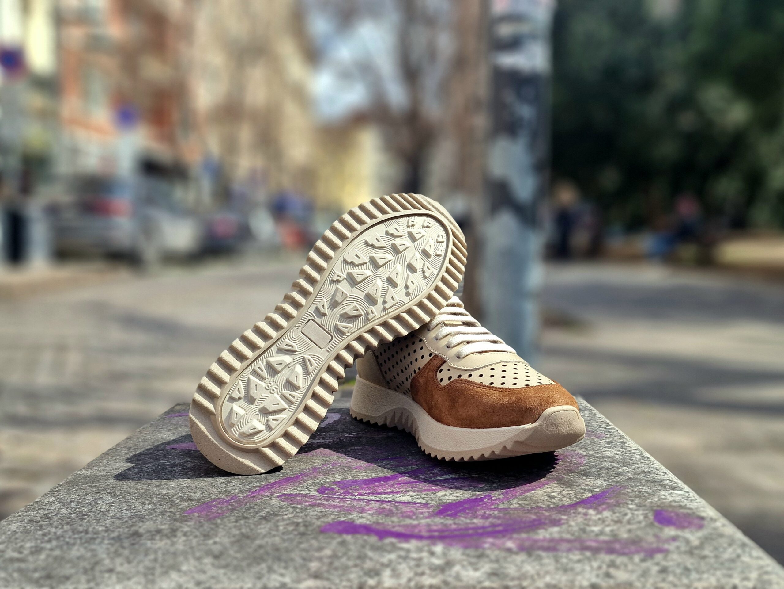 Дамски летни обувки от естествена кожа и велур с голяма лазерна перфорация и омекотена стелка - Image 4