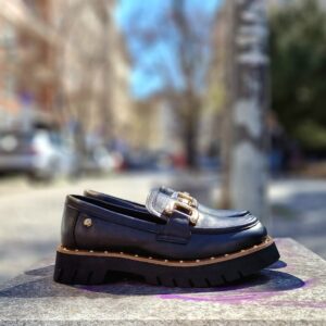 Дамски черни лоуфъри от супер мека естествена кожа с олекотено EVA ходило и златна катарама