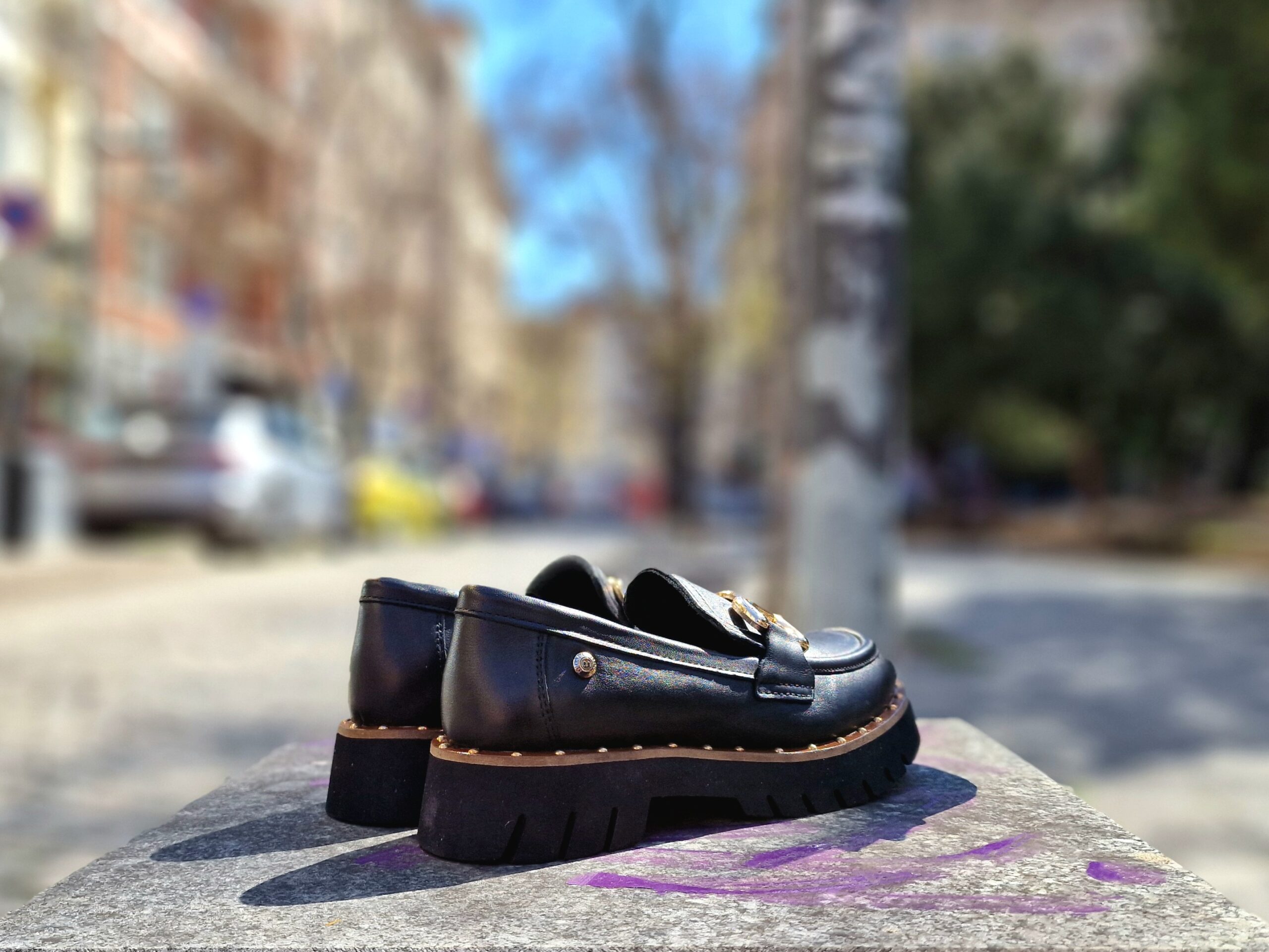 Дамски черни лоуфъри от супер мека естествена кожа с олекотено EVA ходило и златна катарама - Image 3