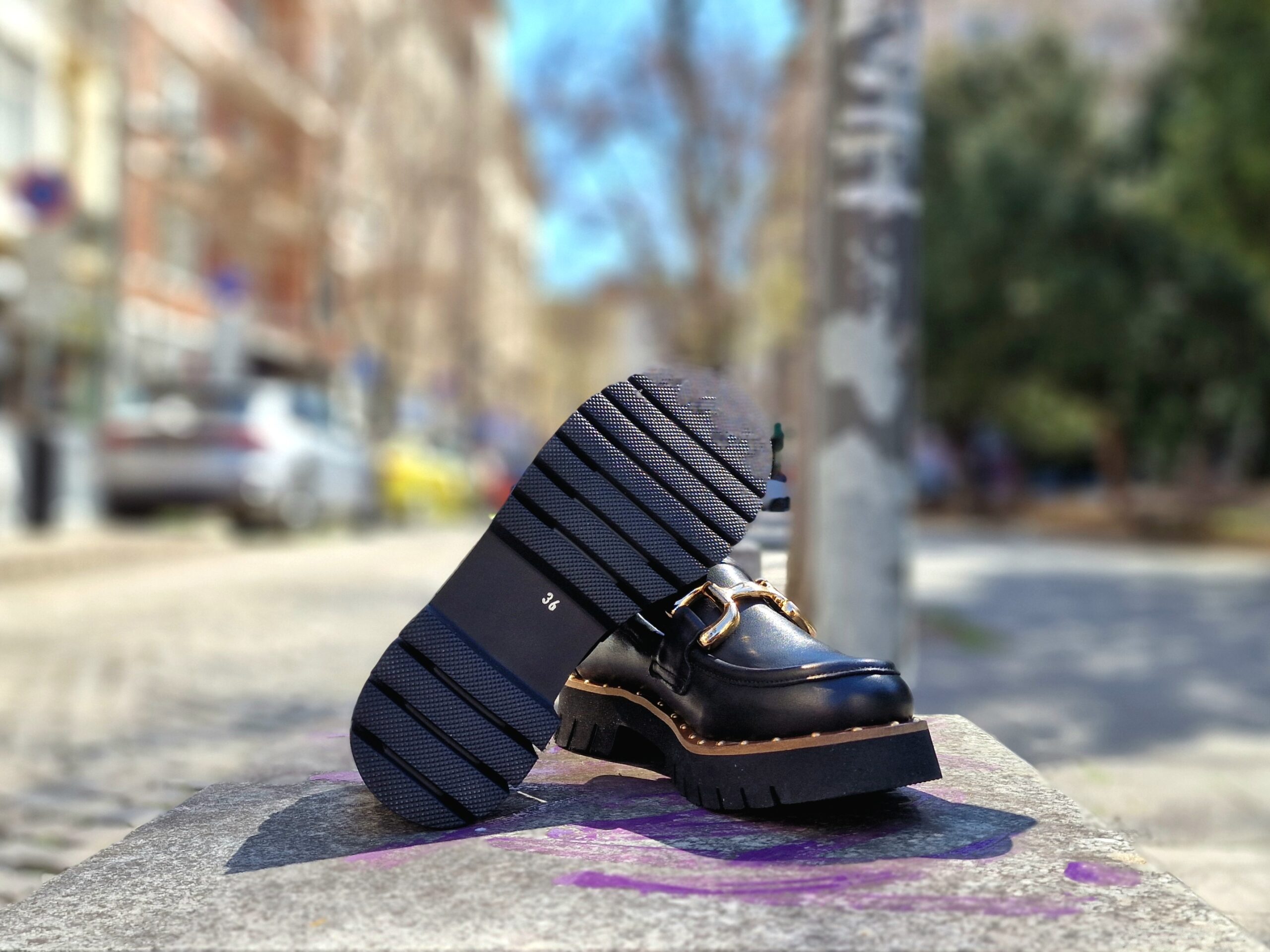 Дамски черни лоуфъри от супер мека естествена кожа с олекотено EVA ходило и златна катарама - Image 4