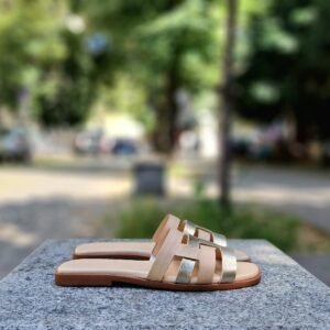 Дамски чехли от естествена кожа в цвят Nude със златист метален акцент