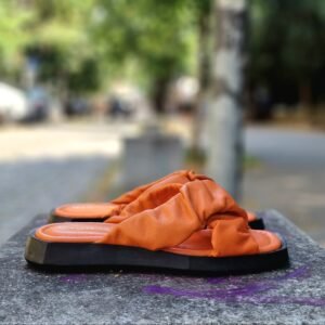 Дамски чехли от естествена кожа в цвят Портокал с преплетени набръчкани каишки на олекотено ходило